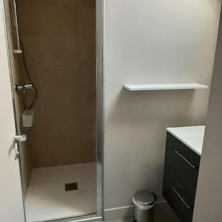 Les Lys Bed & Breakfast 3*