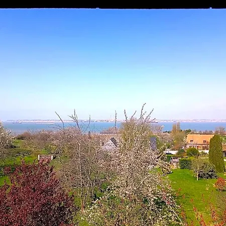 Les Lys Bed & Breakfast Cricquebœuf